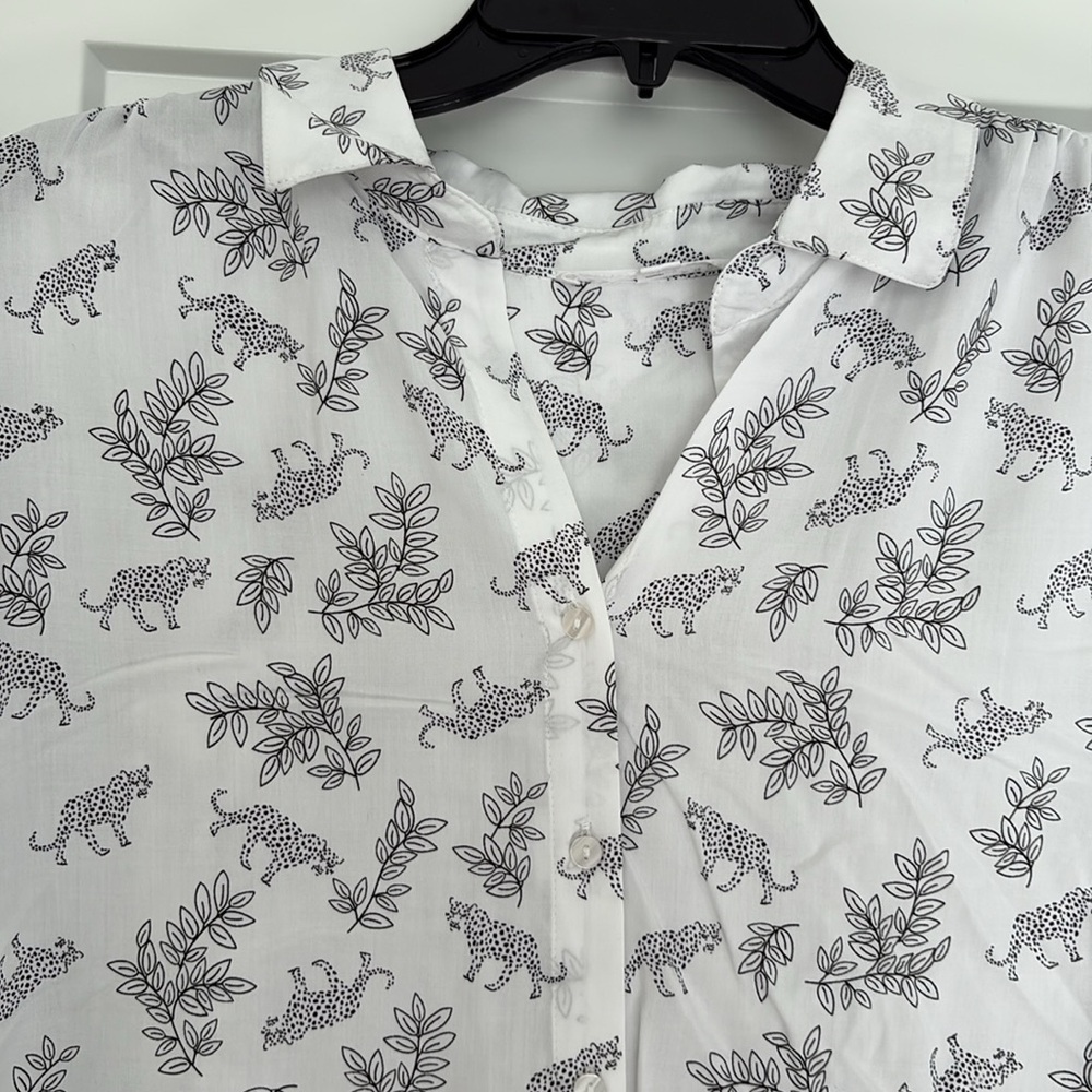 Cheetah pattern button up - Picture 3 of 9